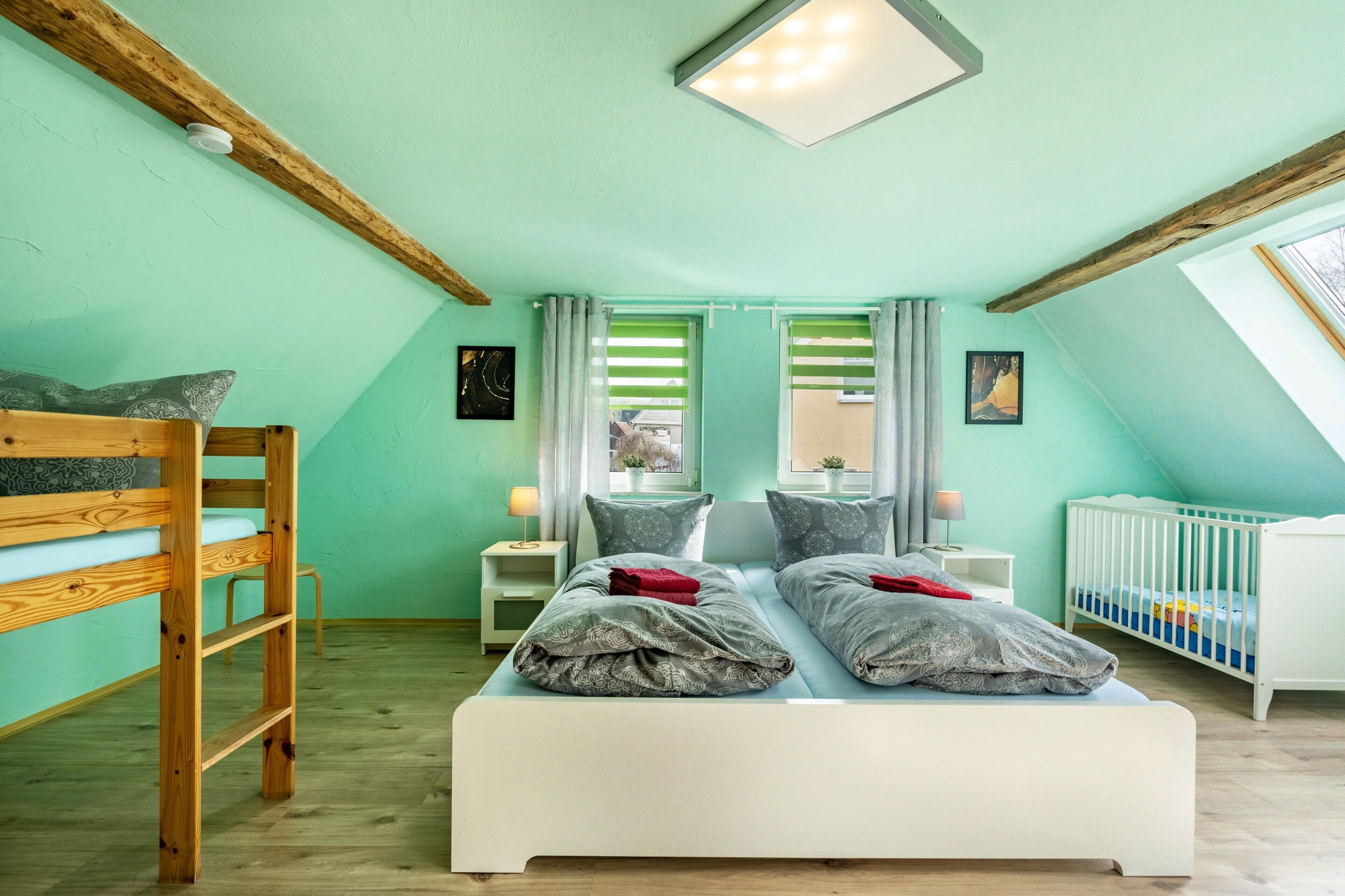 5 Schlafzimmer, Bügeleisen/Bügelbrett, kostenloses WLAN, Bettwäsche