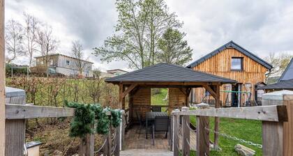 Holiday Home 'Ferienhaus Fichtelberg' with Mountain View, Private Terrace and Wi-Fi