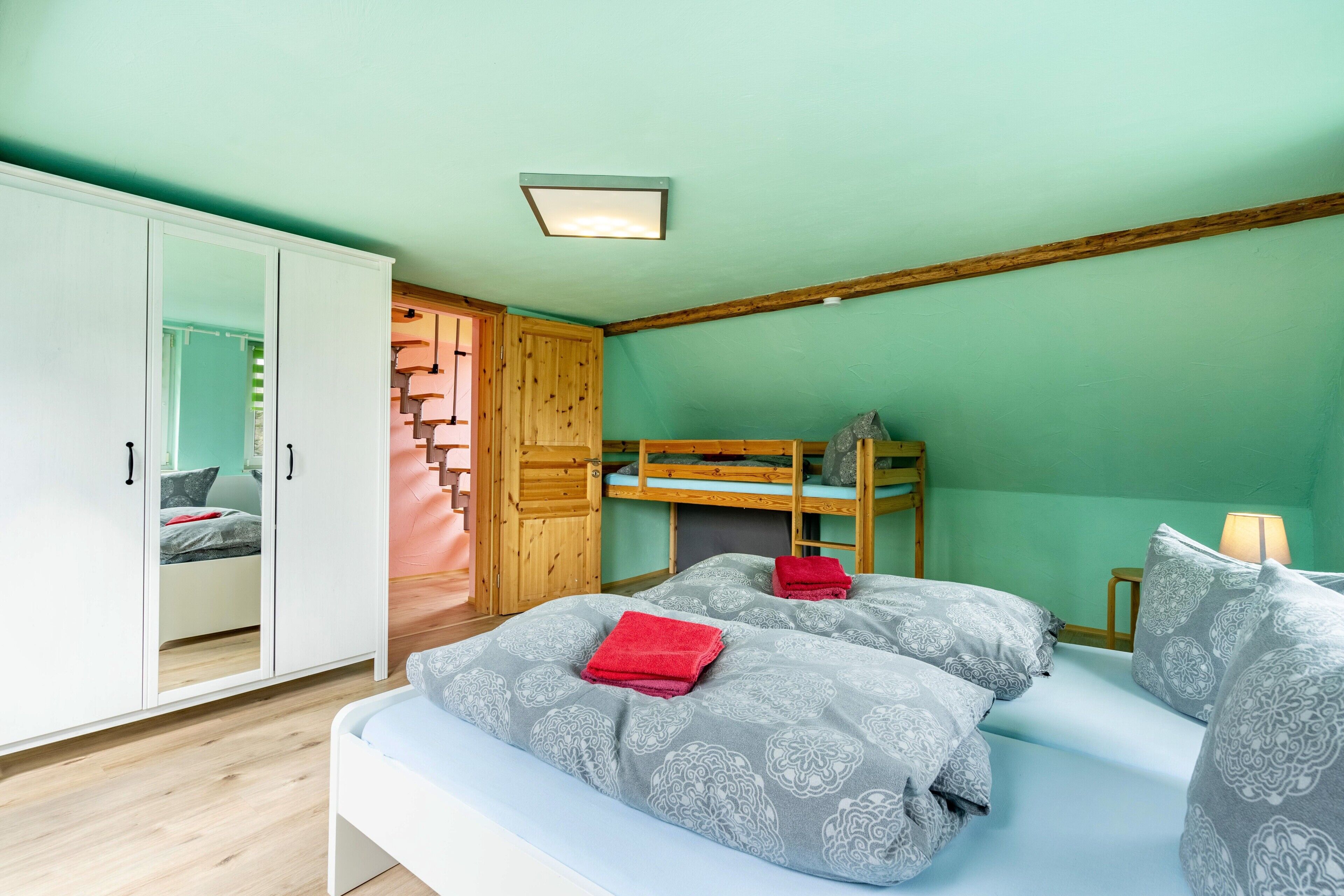 5 bedrooms, iron/ironing board, free WiFi, bed sheets