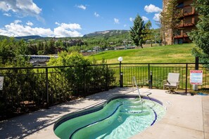Unclassified image, 5 of 48, button - Cozy Ski-In/Ski-Out Escape – Mountainside, Fireplace, Hot Tub, Balcony & Pure Winter Enjoyment! (Snowmass Village)