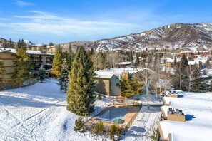 Unclassified image, 4 of 48, button - Cozy Ski-In/Ski-Out Escape – Mountainside, Fireplace, Hot Tub, Balcony & Pure Winter Enjoyment! (Snowmass Village)