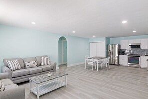 TV, offices - Egret Bungalow- Renovated Cottage near Beaches (Bonita Springs)