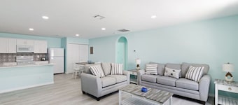 Bonita Bungalow 4 - Pet-friendly Paradise, Close to Barefoot Beach