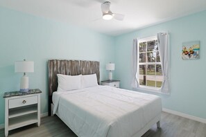 2 bedrooms, iron/ironing board, WiFi, bed sheets - Sandpiper Suite- Cute 2BR Fenced Yard Pet Friendly (Bonita Springs)