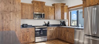 Paradise View a dog-friendly vacation rental home with Hot Tub & Wi-Fi.