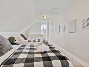 3 室のベッドルーム、デスク、アイロン / アイロン台、WiFi