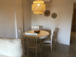 Dining - Bright apartment with terrace and pool near the beach in Mijas Costa (Mijas Costa)