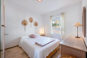2 室のベッドルーム、アイロン / アイロン台、WiFi (無料)、ベッドシーツ
