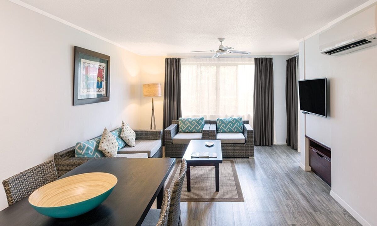 Smart TV, DVD player, stereo