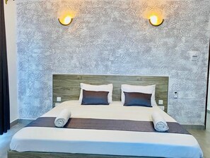 3 bedrooms, iron/ironing board, WiFi, bed sheets - Luxurious  family friendly 3 bedroom with a refreshing pool in Nyali. (Mombasa)