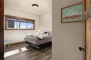 2 chambres, fer et planche à repasser, lit de bébé portatif, Wi-Fi