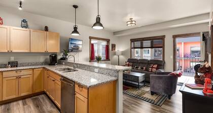 Mountain Condo in the Heart of Columbia Falls! Private balcony