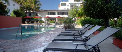 Een verwarmd zwembad