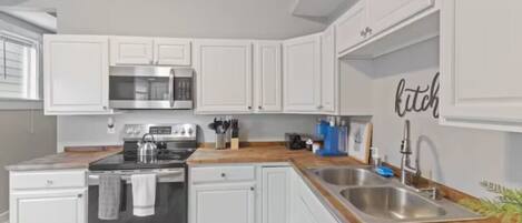 Réfrigérateur, micro-ondes, four, lave-vaisselle