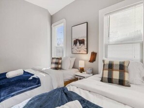 3 室のベッドルーム、デスク、アイロン / アイロン台、WiFi (無料)