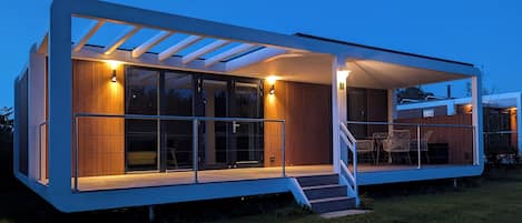 Vista frontal de la propiedad