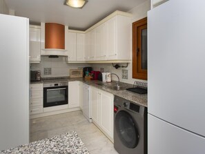 Refrigerador, microondas, horno y lavavajillas 