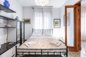 3 bedrooms, iron/ironing board, free WiFi, bed sheets - Casa Lucia (Lovere)