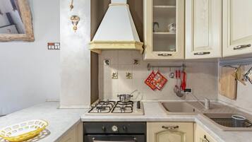 Réfrigérateur, four, plaque de cuisson, lave-vaisselle