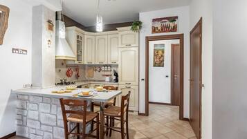 Kühlschrank, Ofen, Herdplatte, Geschirrspüler