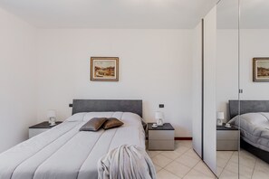 Bügeleisen/Bügelbrett, kostenloses WLAN, Bettwäsche