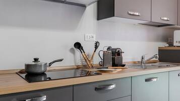 Réfrigérateur, micro-ondes, four, lave-vaisselle