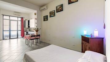 Free WiFi, bed sheets