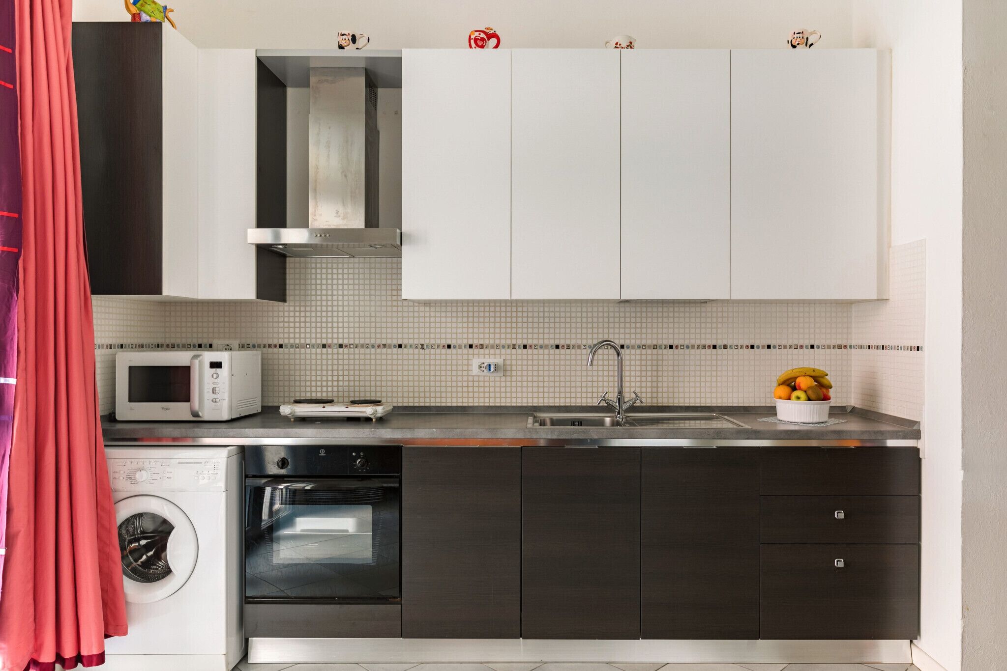 Fridge, microwave, oven, coffee/tea maker