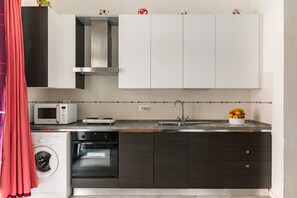 Fridge, microwave, oven, coffee/tea maker - Essenza Holiday House (Florencia)