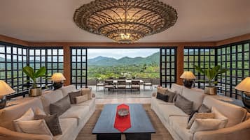Deluxe Villa | Living area