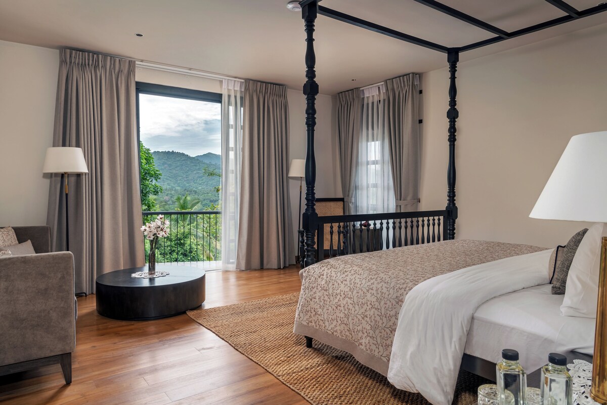 Deluxe Room, Non Smoking, Mountain View | 6 bedrooms, Egyptian cotton sheets, premium bedding, down comforters