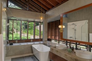 Bathroom - The Alfred - Digana (Maberiyatenna)