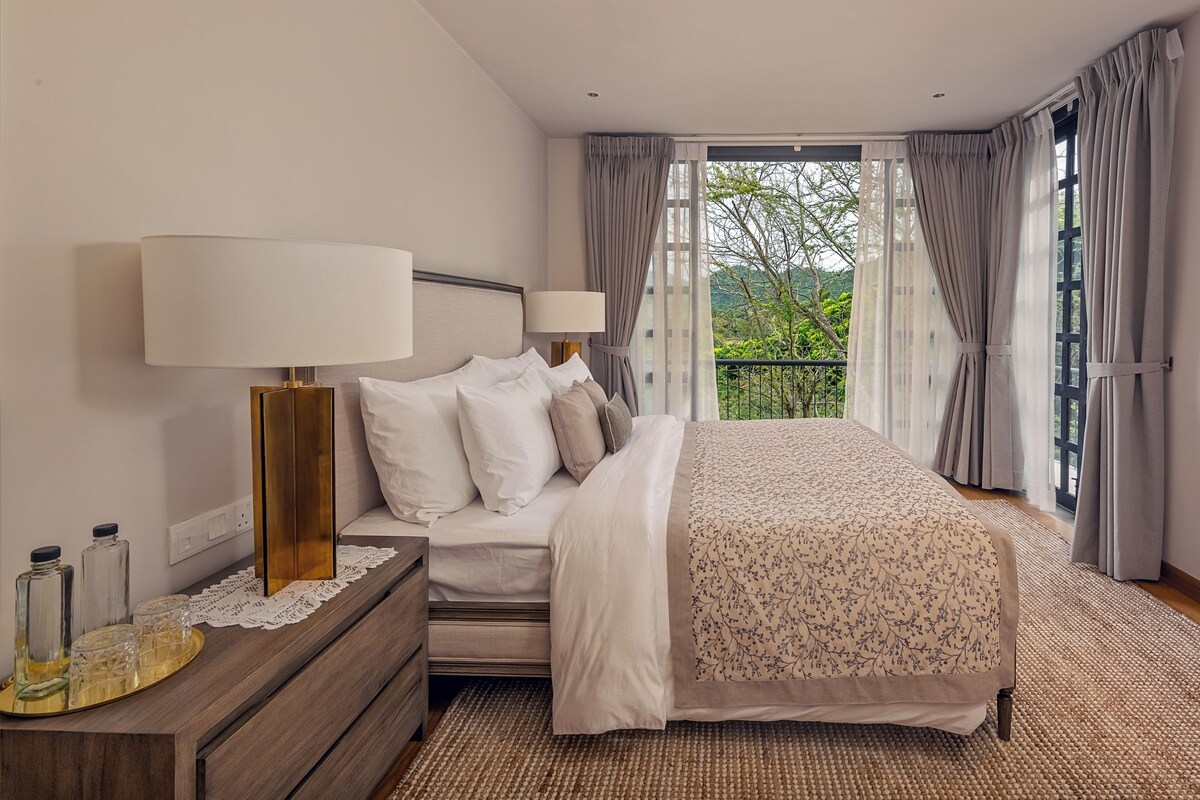 6 bedrooms, Egyptian cotton sheets, premium bedding, down comforters