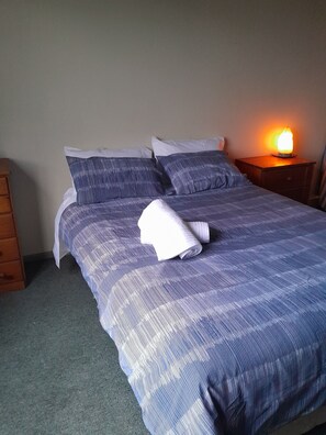 1 chambre, fer et planche à repasser, Wi-Fi gratuit, draps fournis