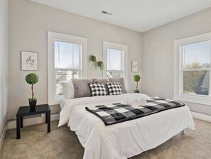 6 habitaciones, escritorio, tabla de planchar con plancha y wifi 