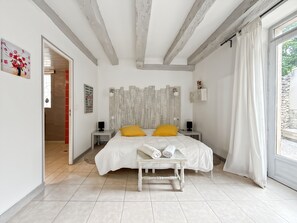 4 bedrooms, iron/ironing board, travel cot, free WiFi
