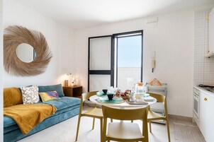 Monolocale | Cucina privata | Lavastoviglie, macchina per caffè espresso, bollitore elettrico