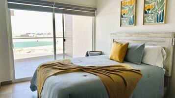 2 bedrooms, desk, iron/ironing board, WiFi