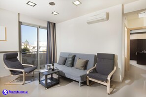 Apartment, 2 Schlafzimmer, Balkon, Stadtblick | Wohnbereich