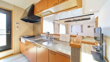 Family Apartment | Private kitchen | Mini-fridge, microwave, stovetop, toaster