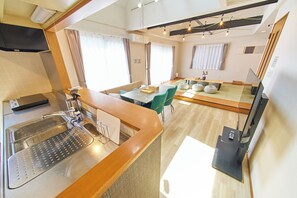 家庭公寓 | 私人廚房 | 小冰箱、微波爐、爐台、烤麵包機