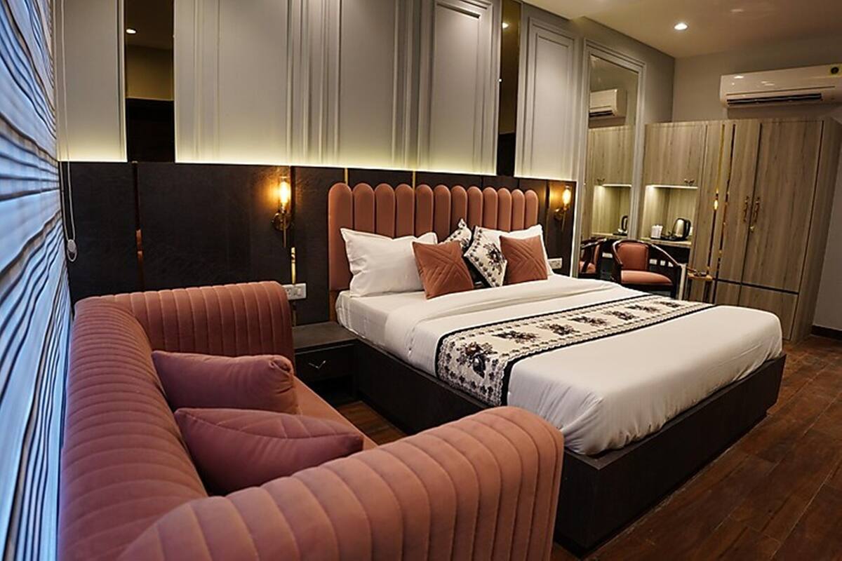 Premium bedding, in-room safe, desk, soundproofing