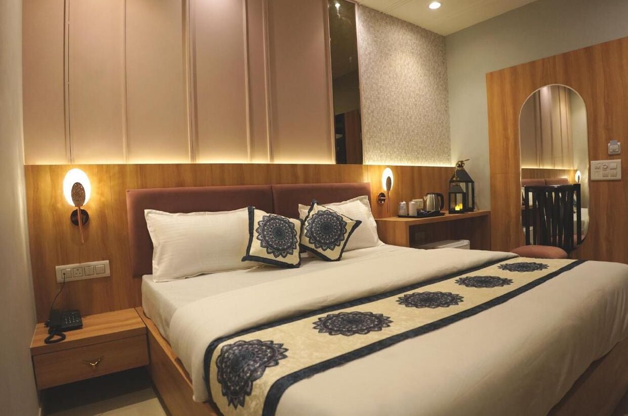 Premium bedding, in-room safe, desk, soundproofing
