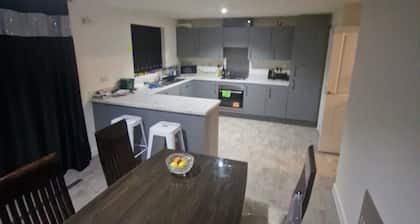 Full house- Free Parking, Wifi, and appliances to make your stay comfortable.