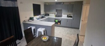 Full house- Free Parking, Wifi, and appliances to make your stay comfortable.
