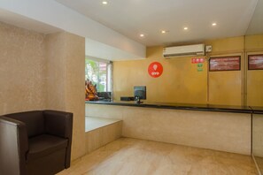 Reception - Collection O Collection O Hotel Jayshree (Mumbai)