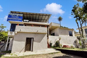 Front of property - OYO HOTEL MANSAROVAR (Abu Road)