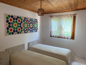 2 sovrum, skrivbord, strykjärn/strykbräda och gratis wi-fi