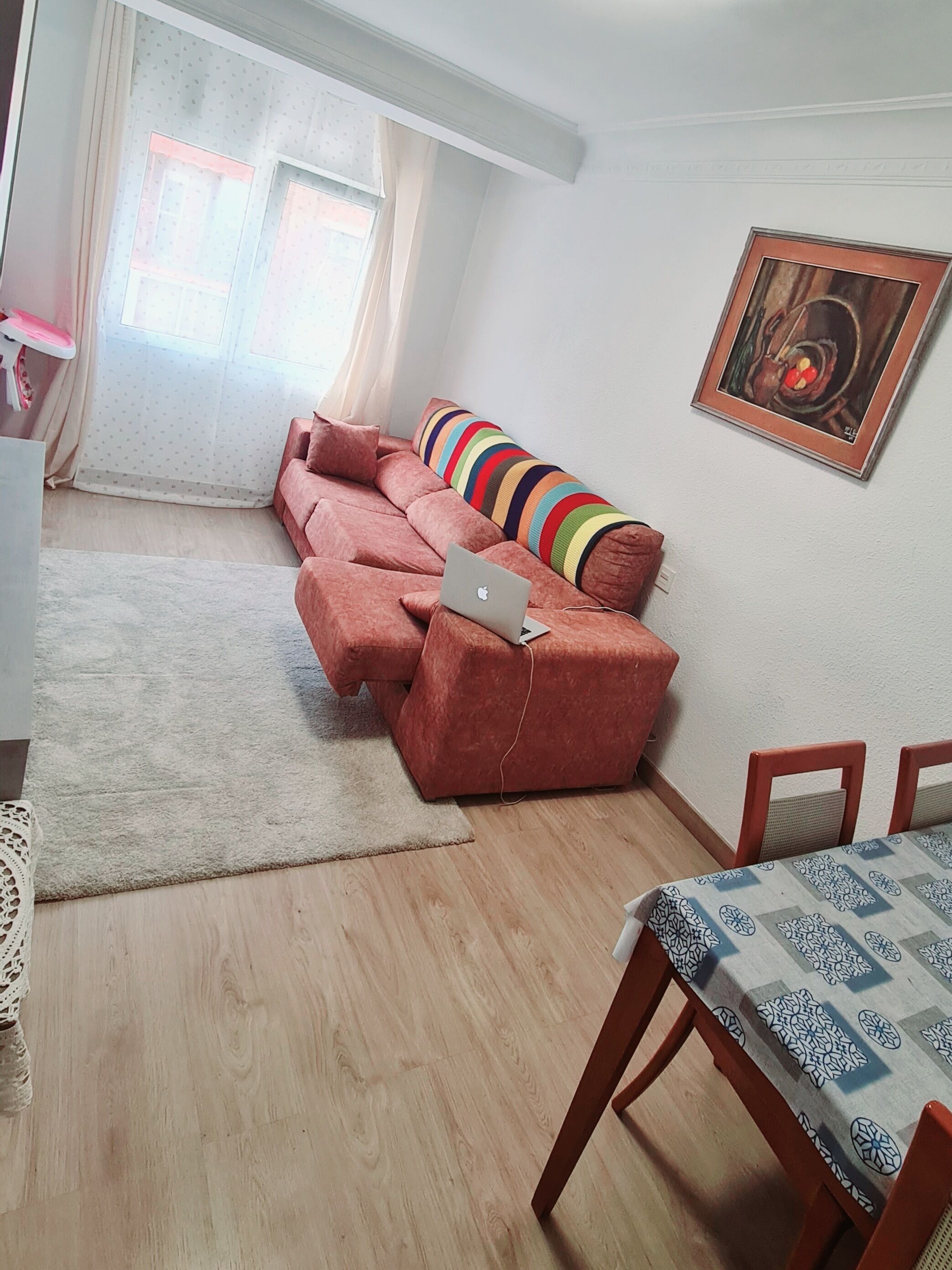 Smart-TV, Bücher, Stereoanlage