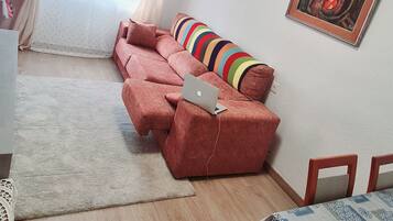 Smart-TV, Bücher, Stereoanlage